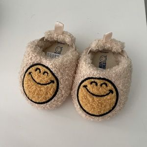 NEW Gap Baby Smiley Sherpa Slippers 0-3M